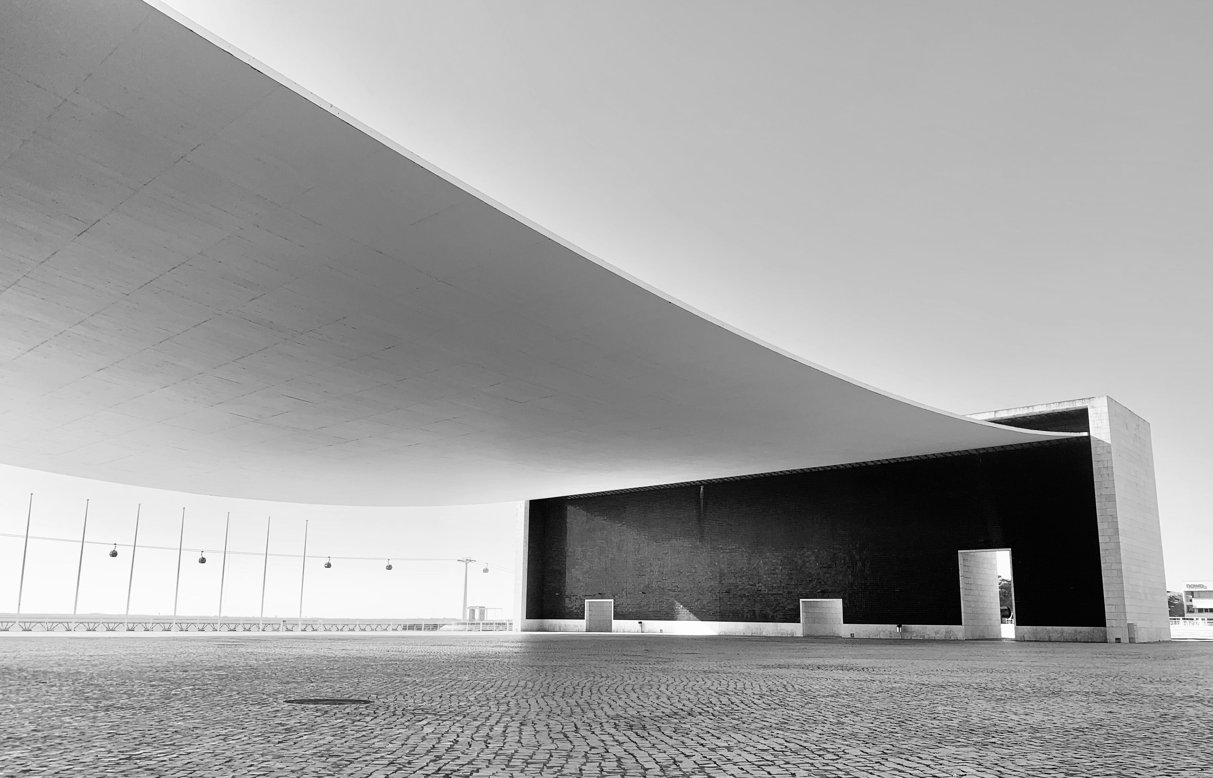 a black and white photo of a building