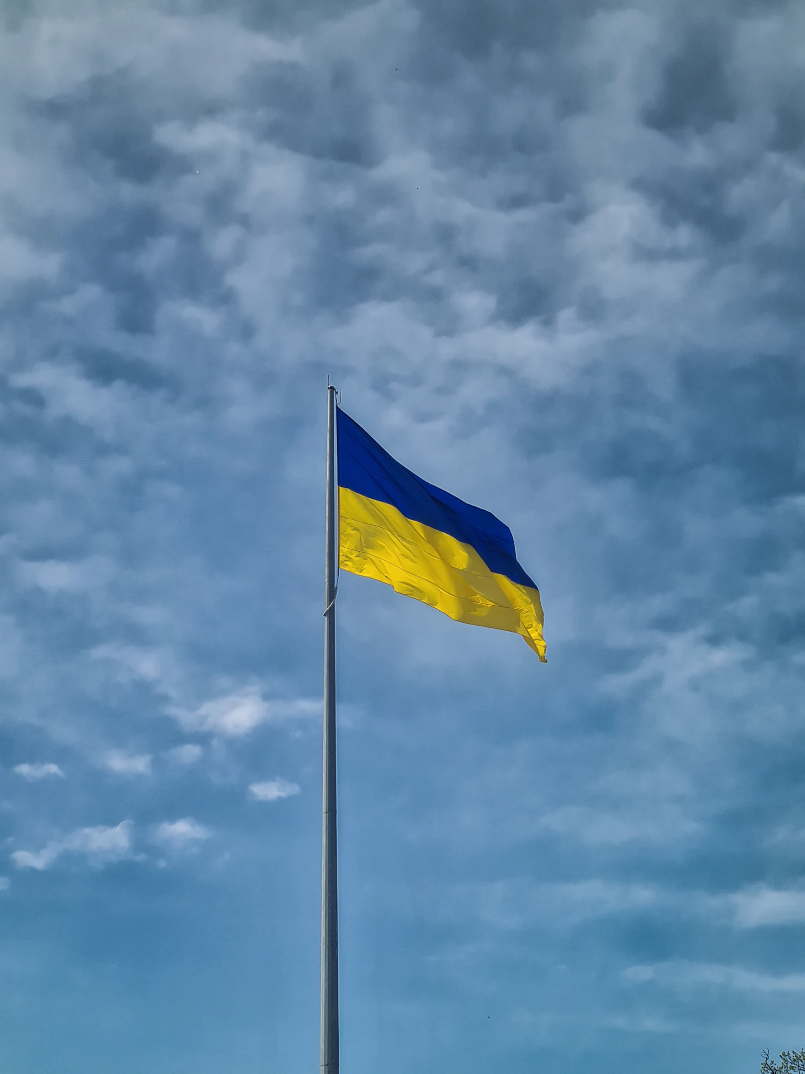 US Clears $2.1 Billion Patriot Missile Sale to Ukraine as Zelensky Warns of a Long Wait