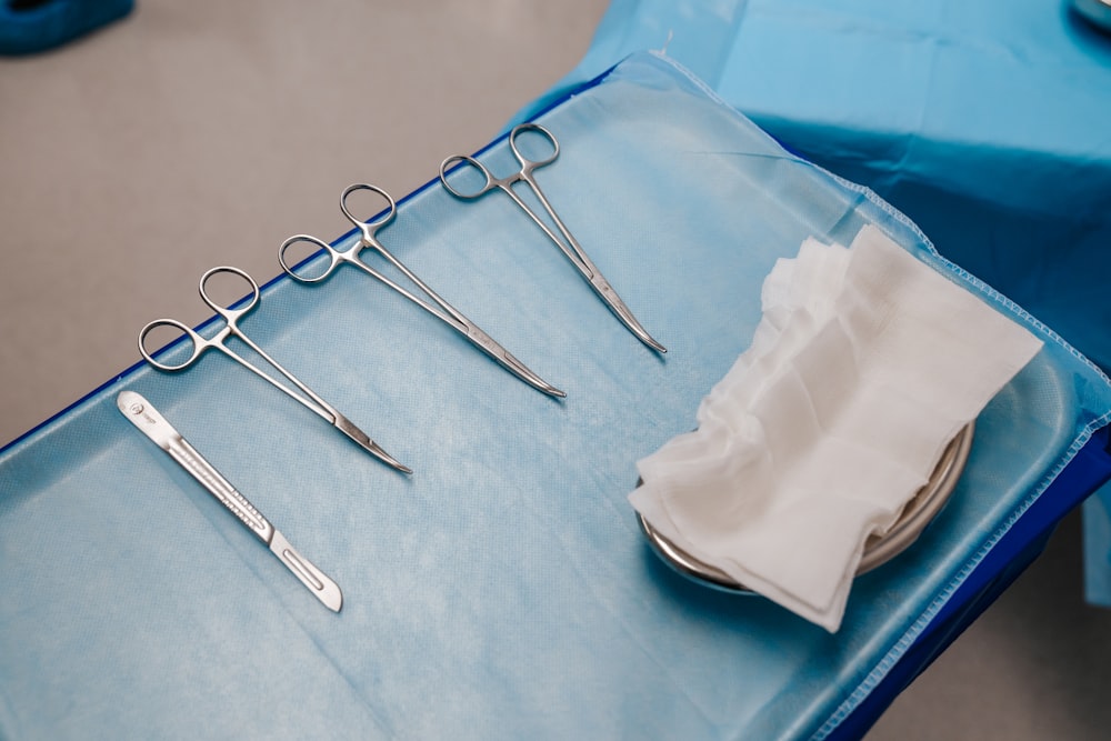 a tray with surgical instruments on top of it