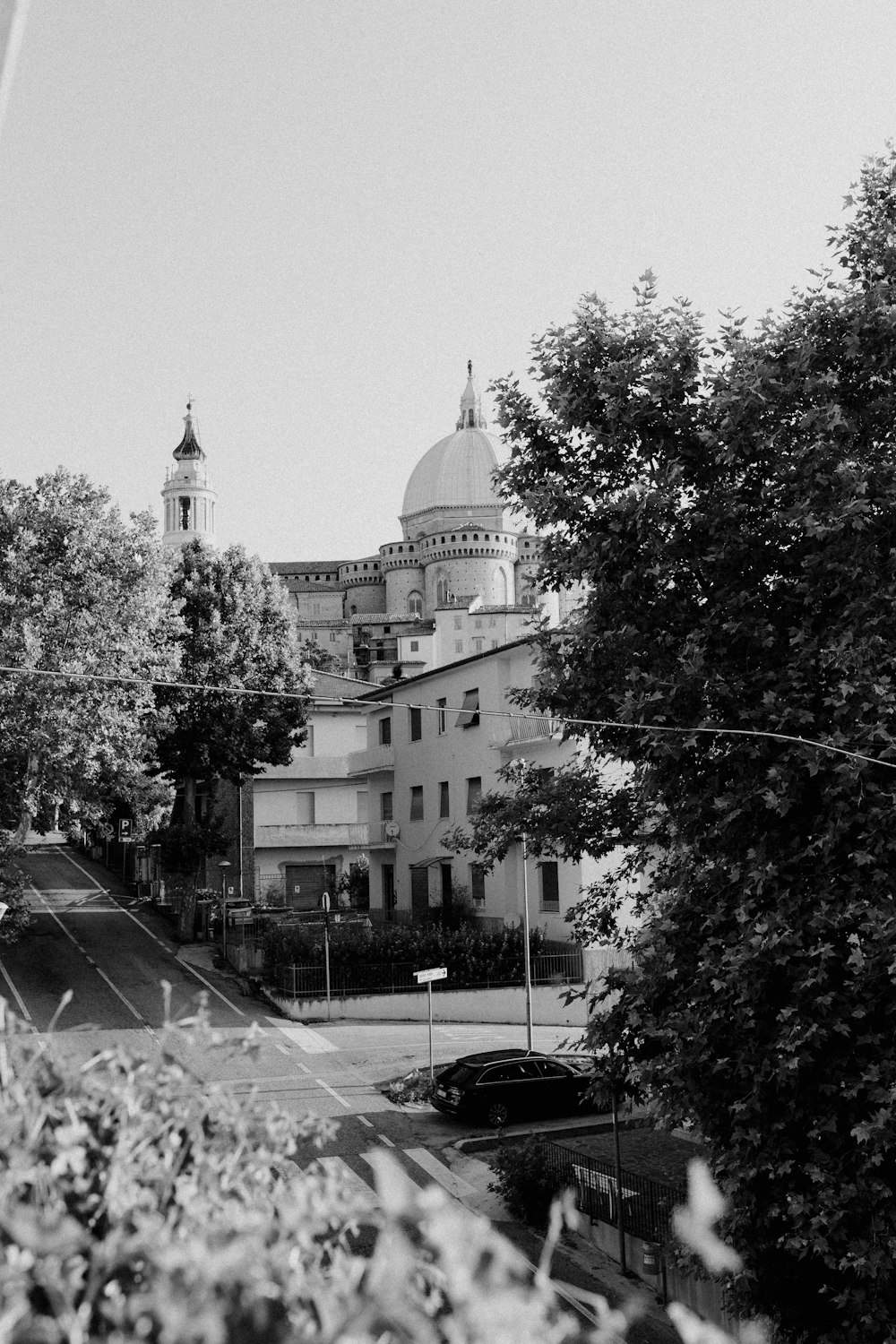 a black and white photo of a city street