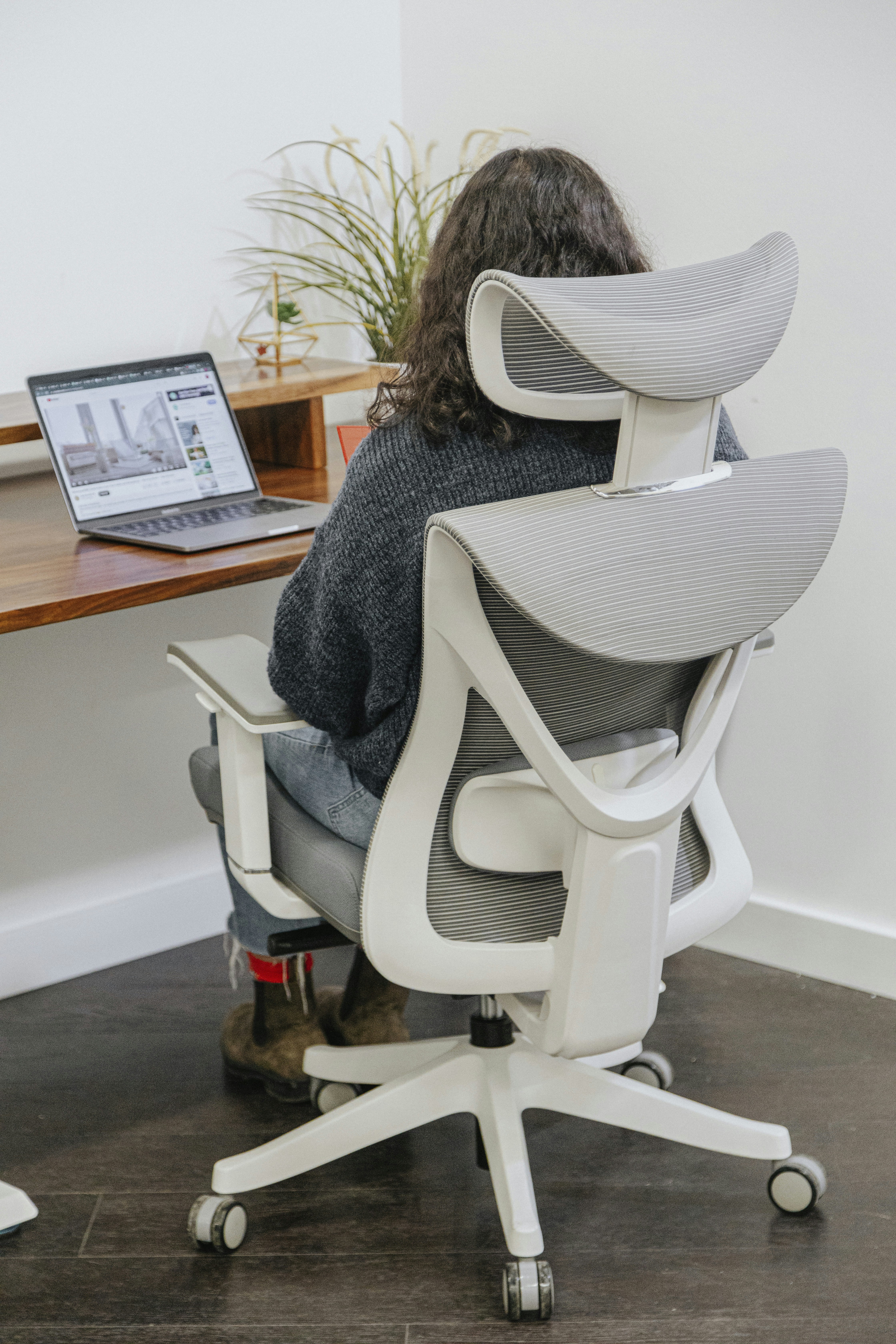Find your perfect fit and achieve optimal posture with the adjustable features of the Kaichair Ergonomic Chair, tailored to your unique needs. | EFFYDESK