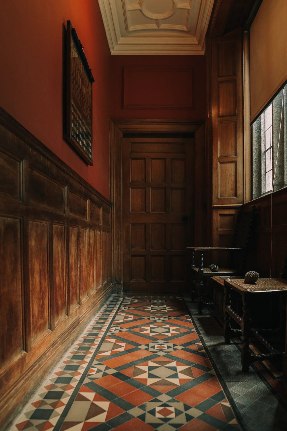 Hallway with bench and clock on the wall