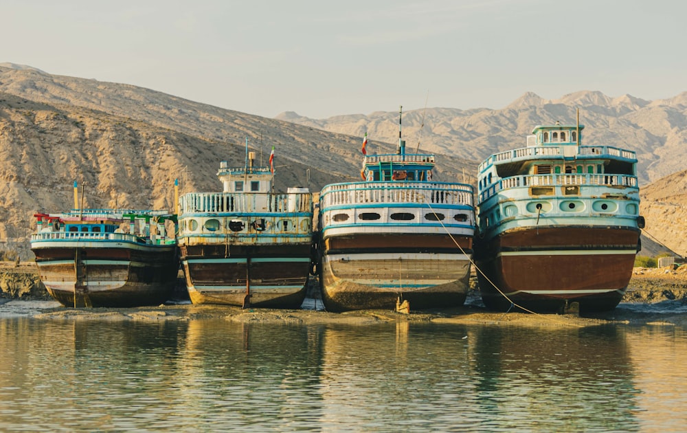 a group of boats sitting on top of a lake