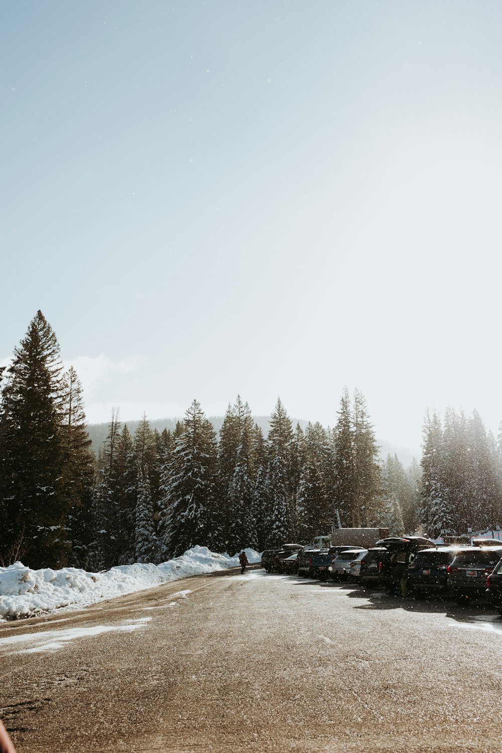 a parking lot filled with lots of parked cars