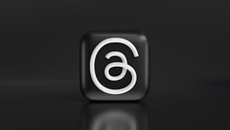 a black and white photo of the number six