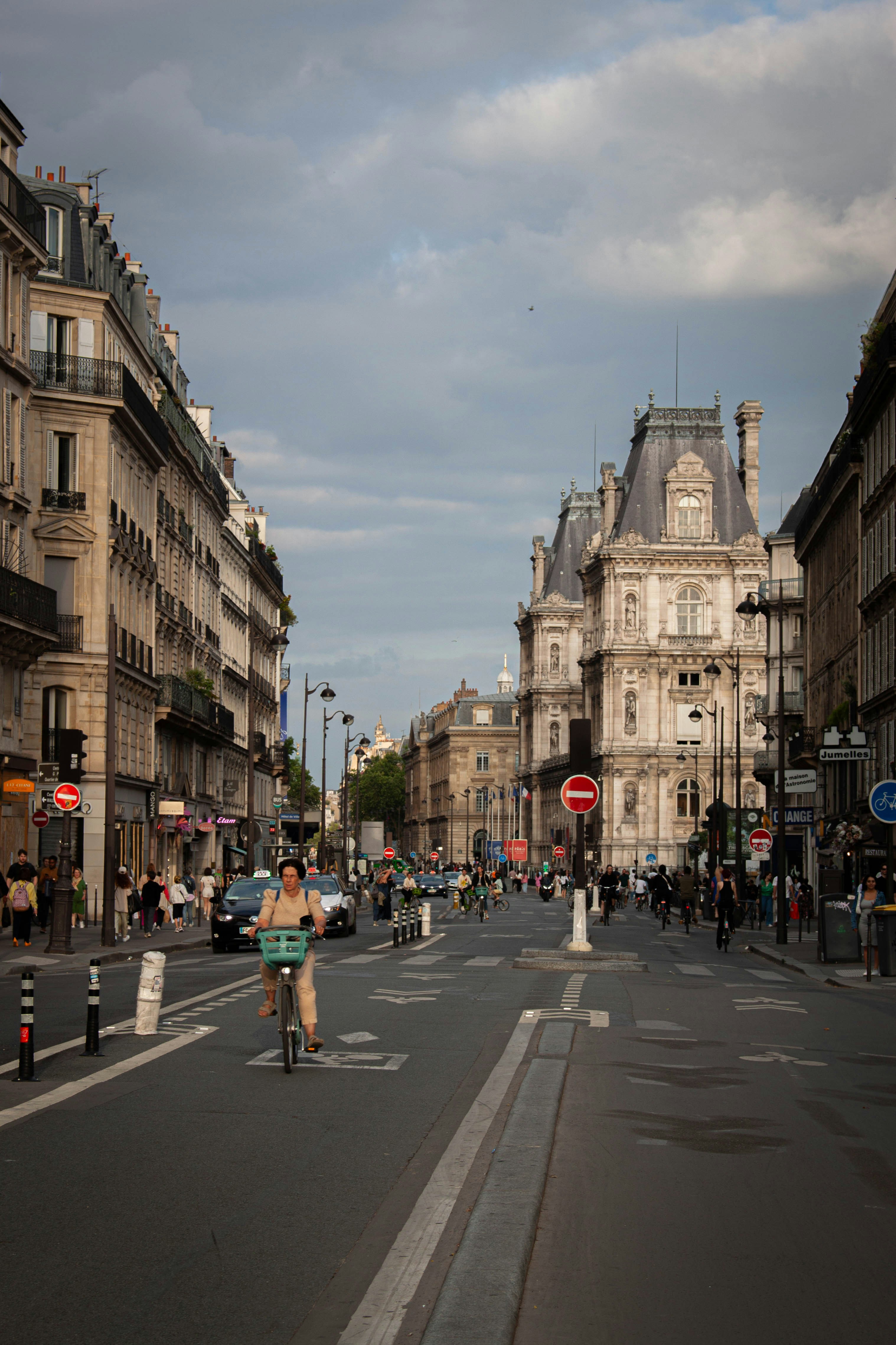 Photo by kamillaisalieva