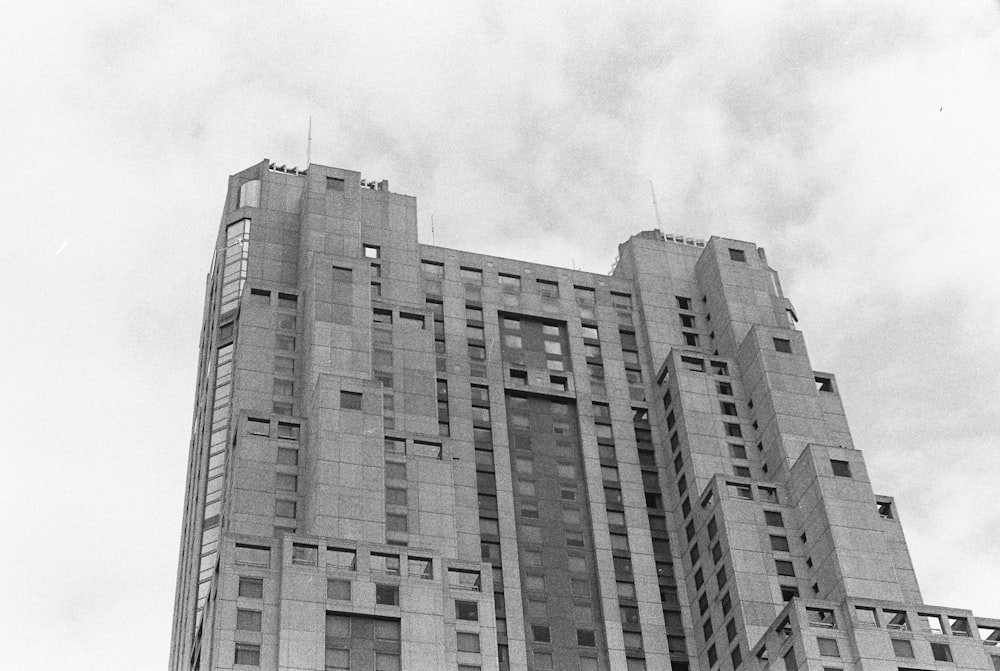 a black and white photo of a tall building