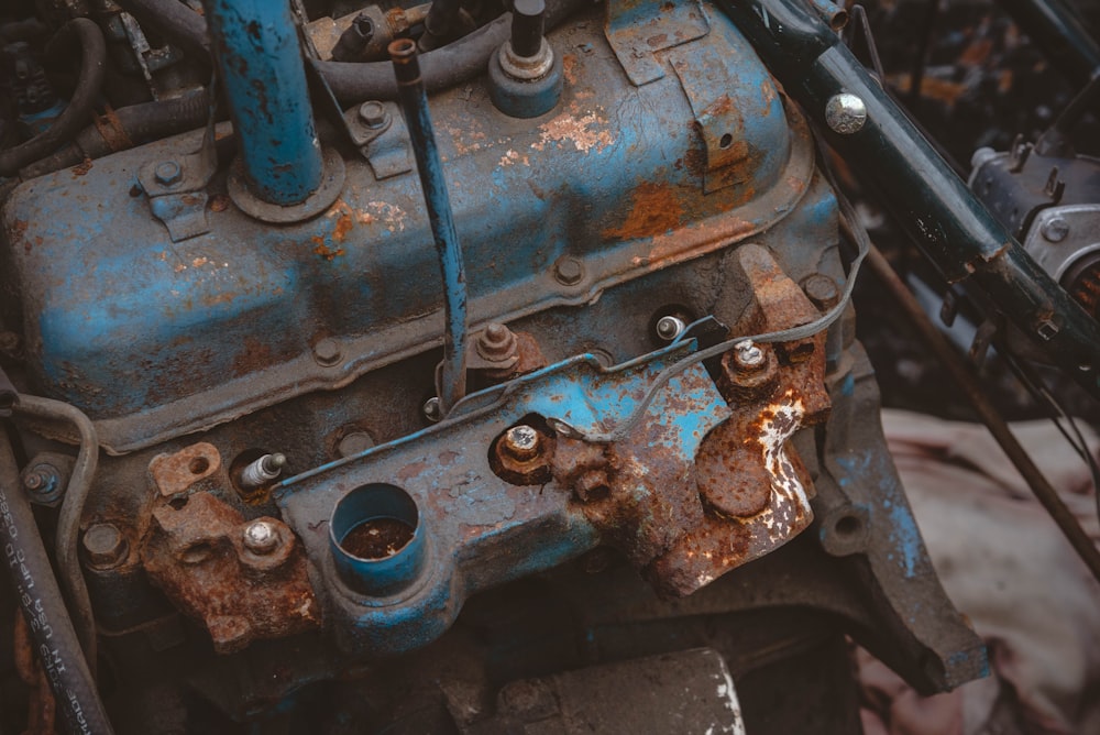 a close up of an old engine with rust on it