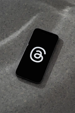 Visual of the background daemon running silently on an iPhone screen.