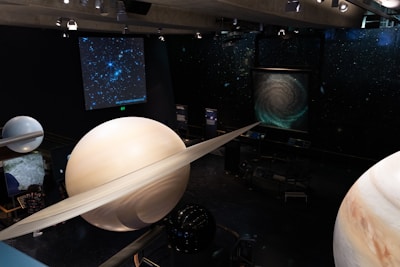 Illustration of the solar system projected with augmented reality in a classroom.