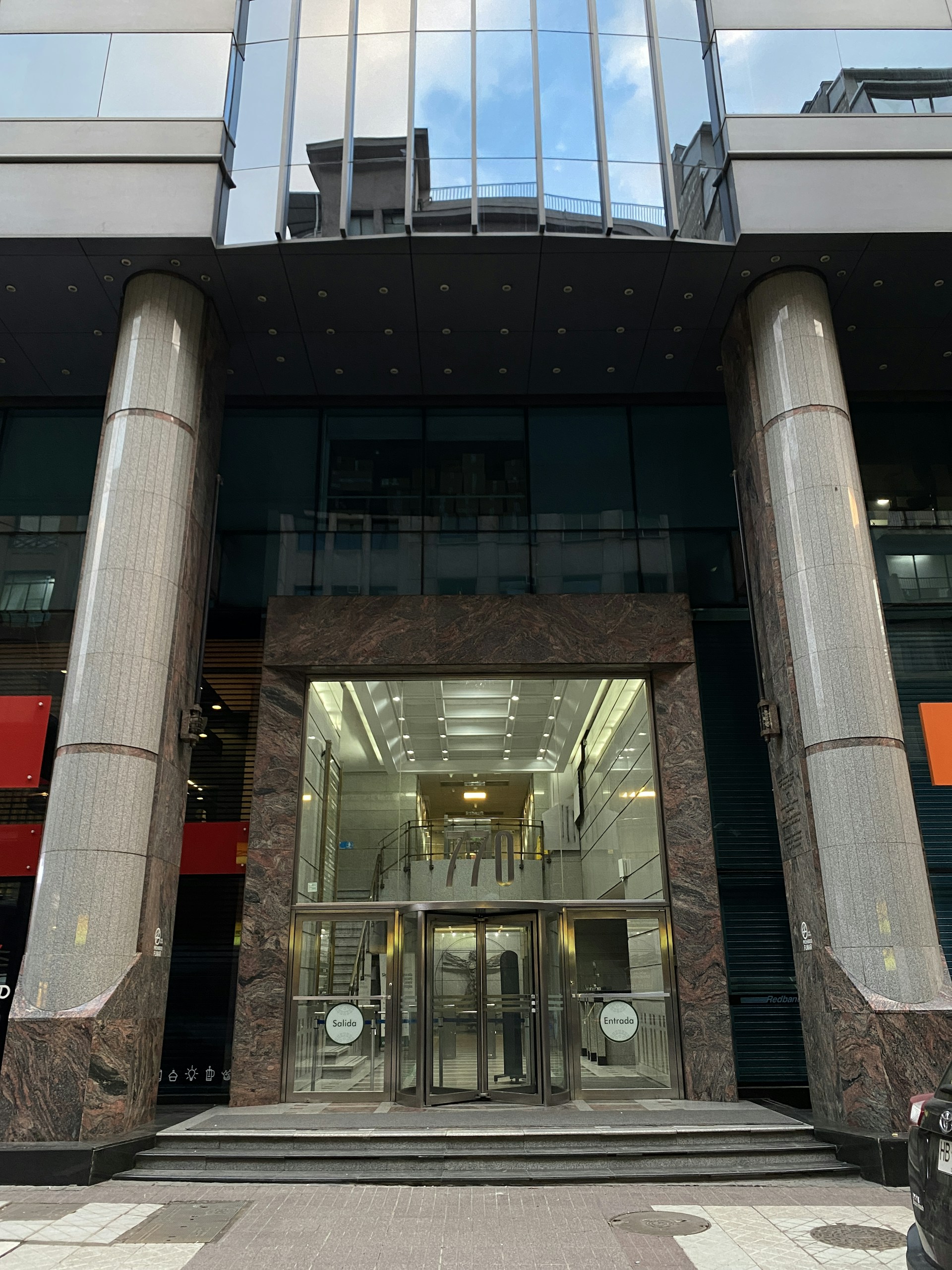 gray computer monitor