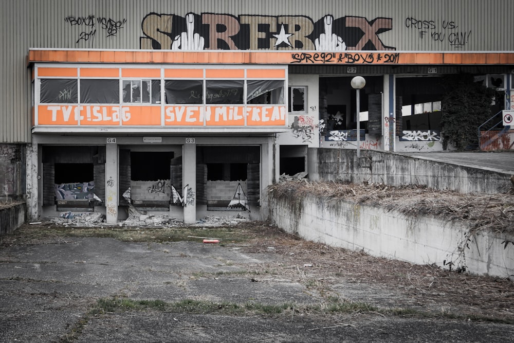 a run down building with graffiti on the side of it