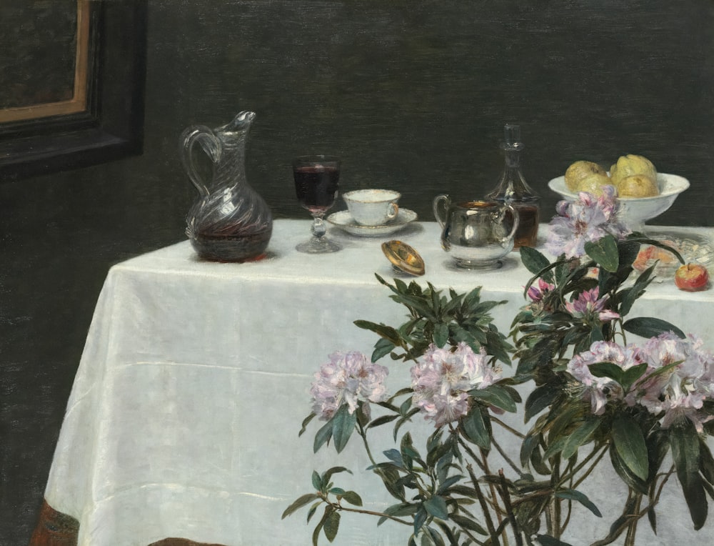Una pintura de una mesa con un jarrón de flores