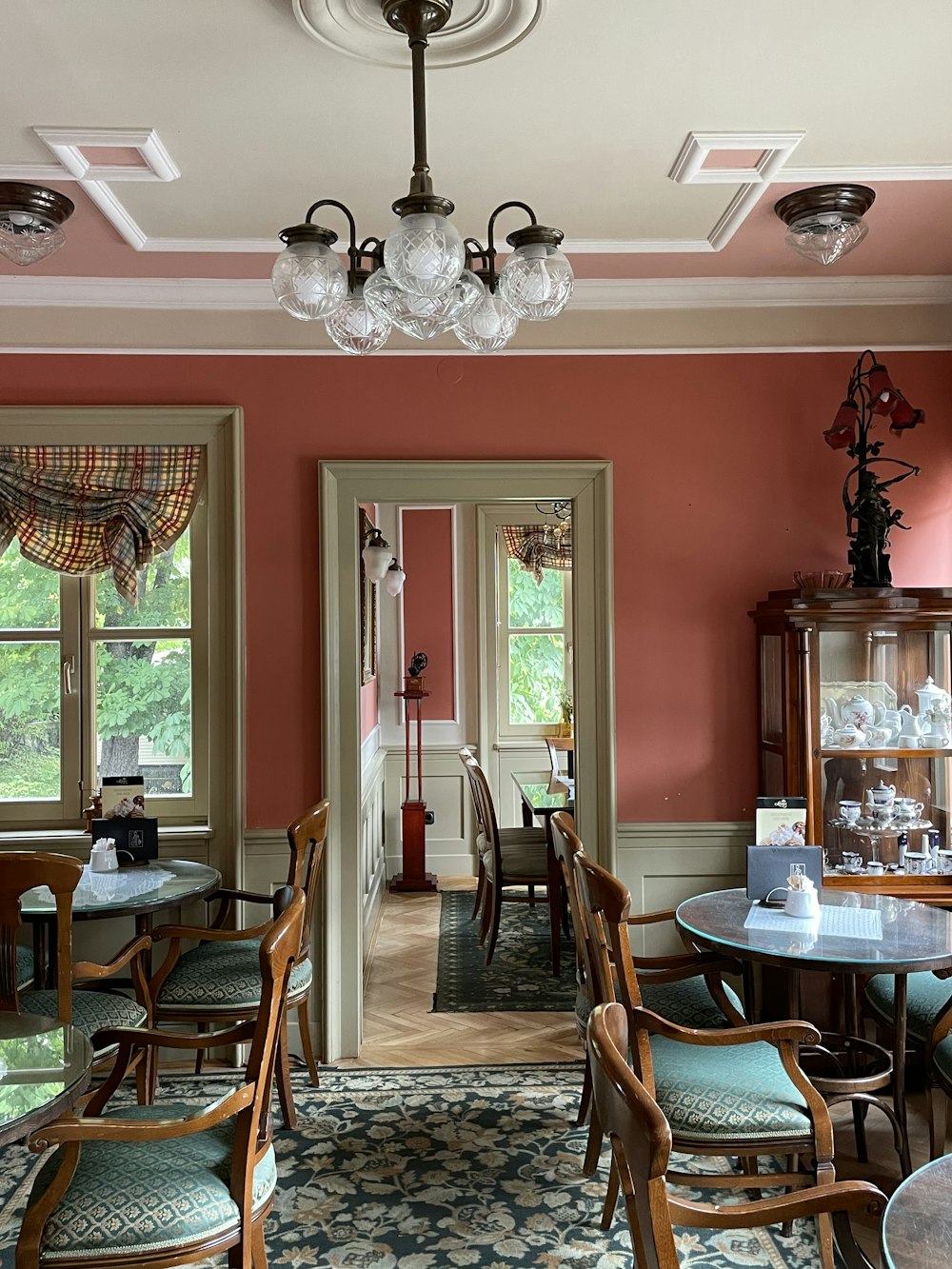 a dining room with a chandelier hanging from the ceiling