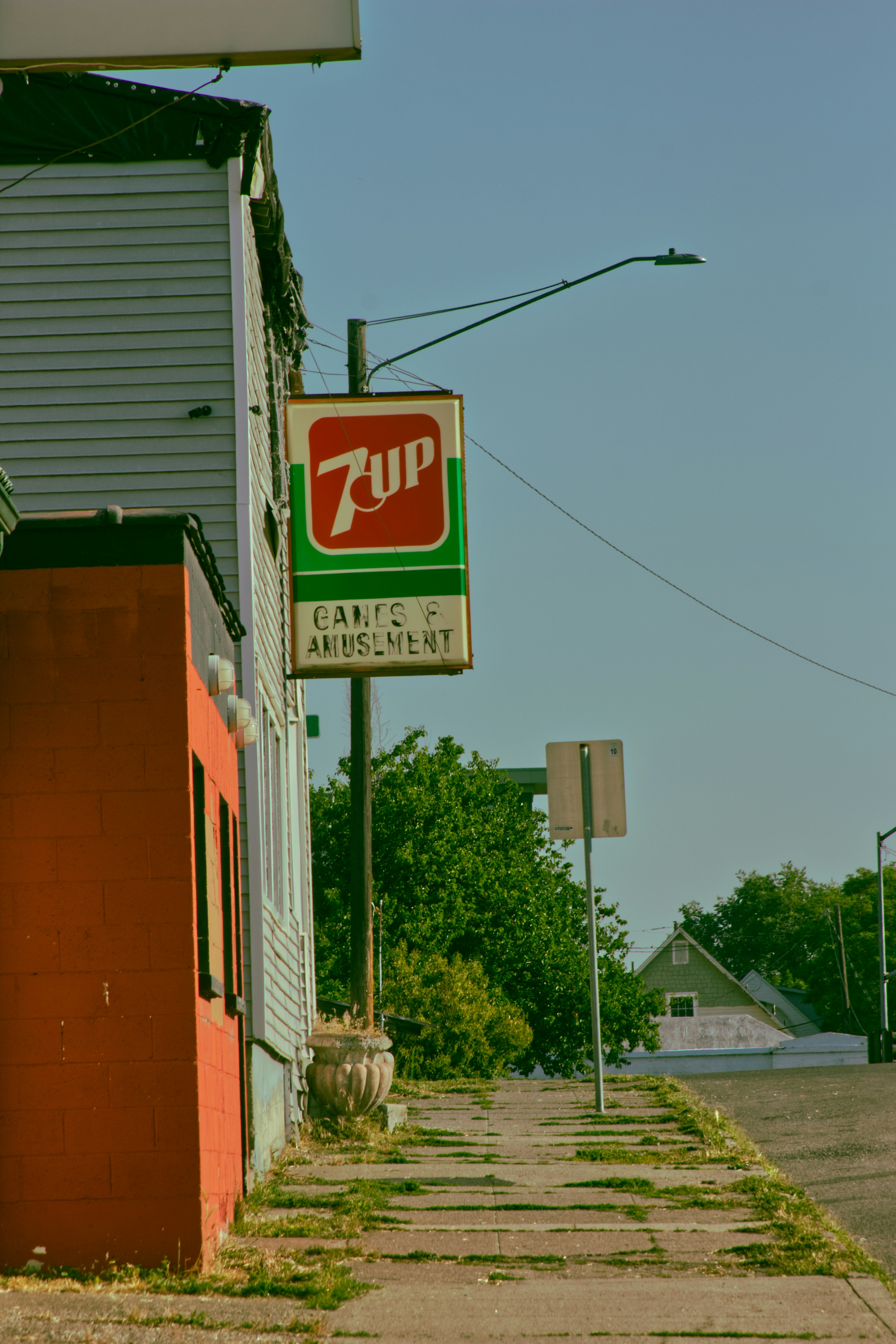 old 7up sign on the street.