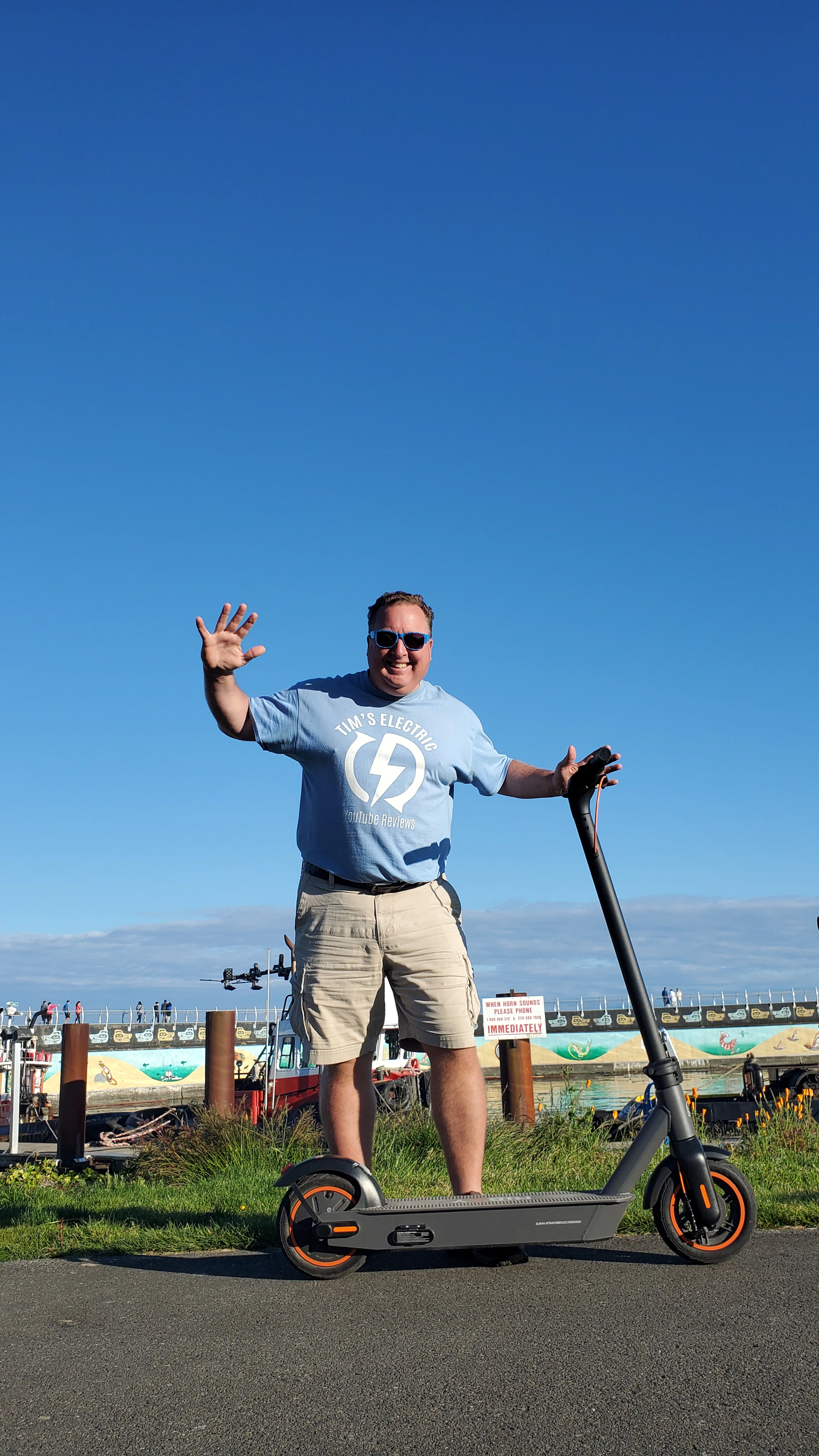 gray computer monitor