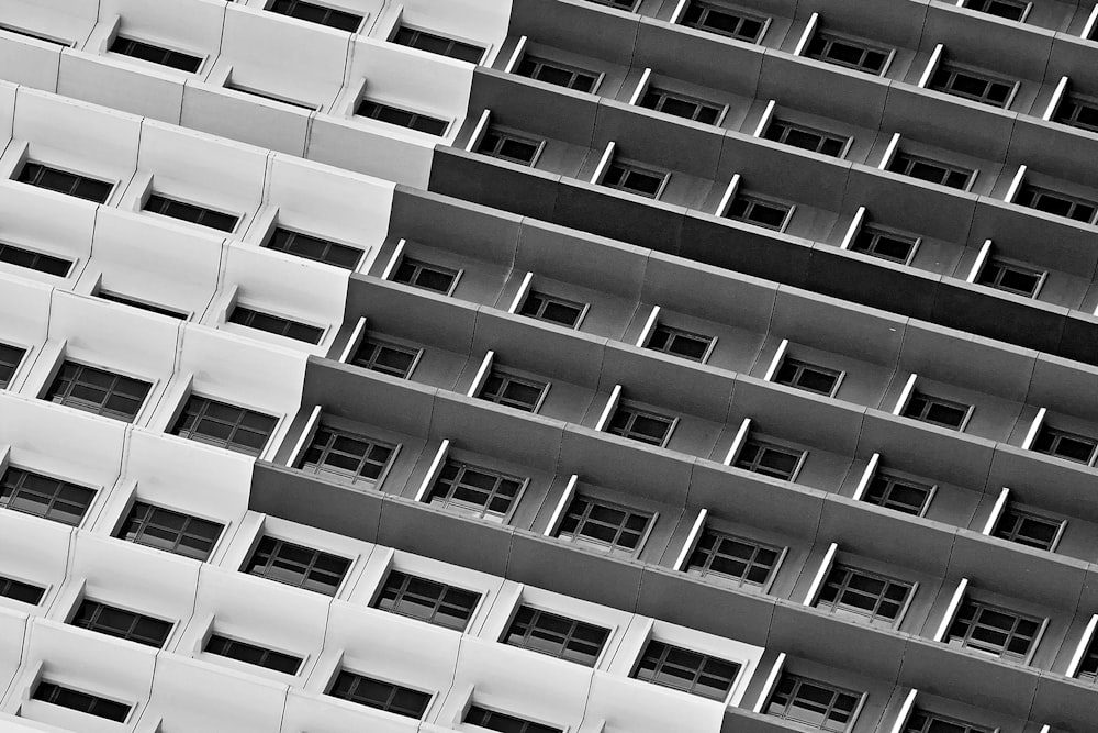 a black and white photo of a building