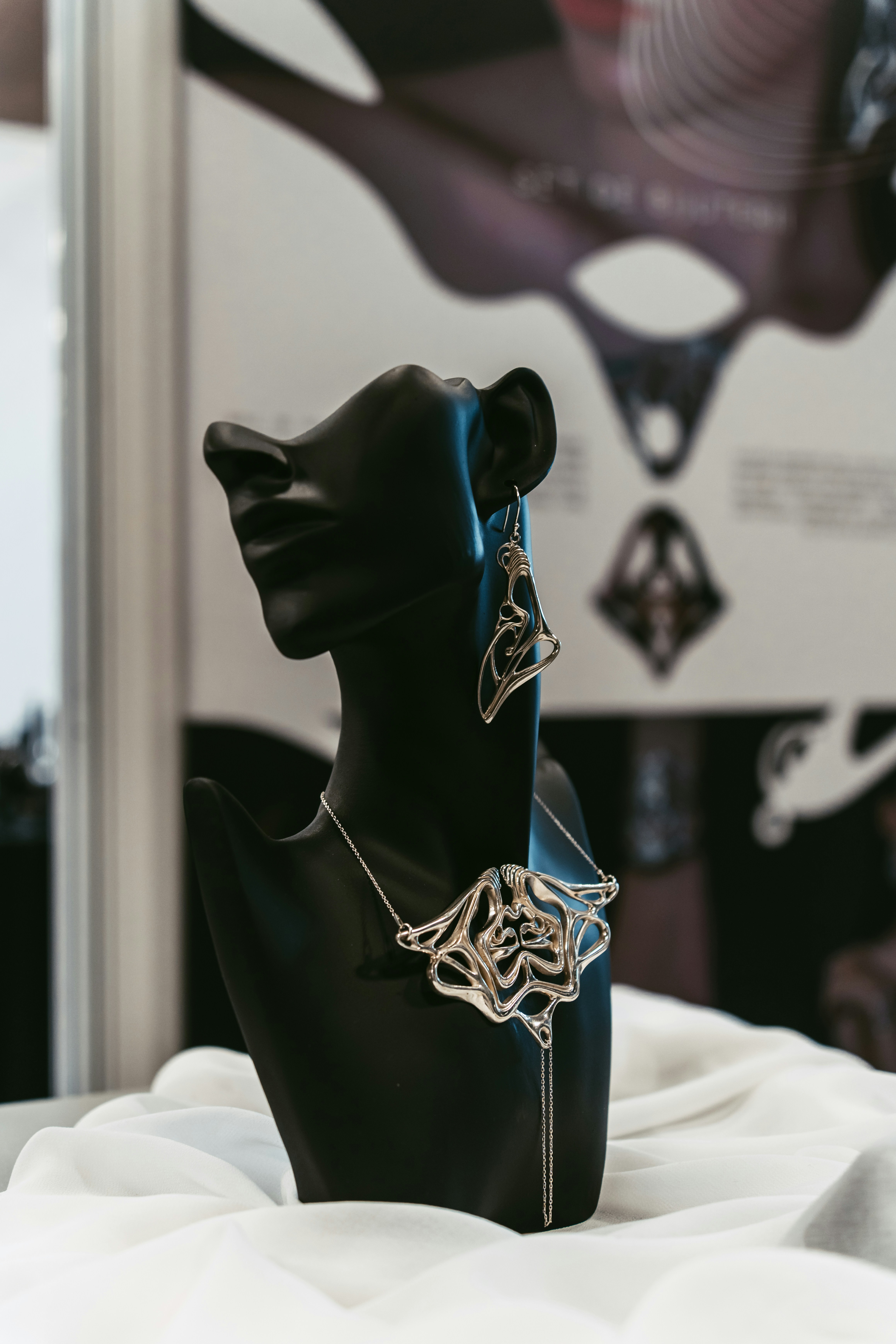 modern 3d printed jewelry, wallpaper, 3D Printed Crafts for Women: Creative Ideas and DIY Guides 3