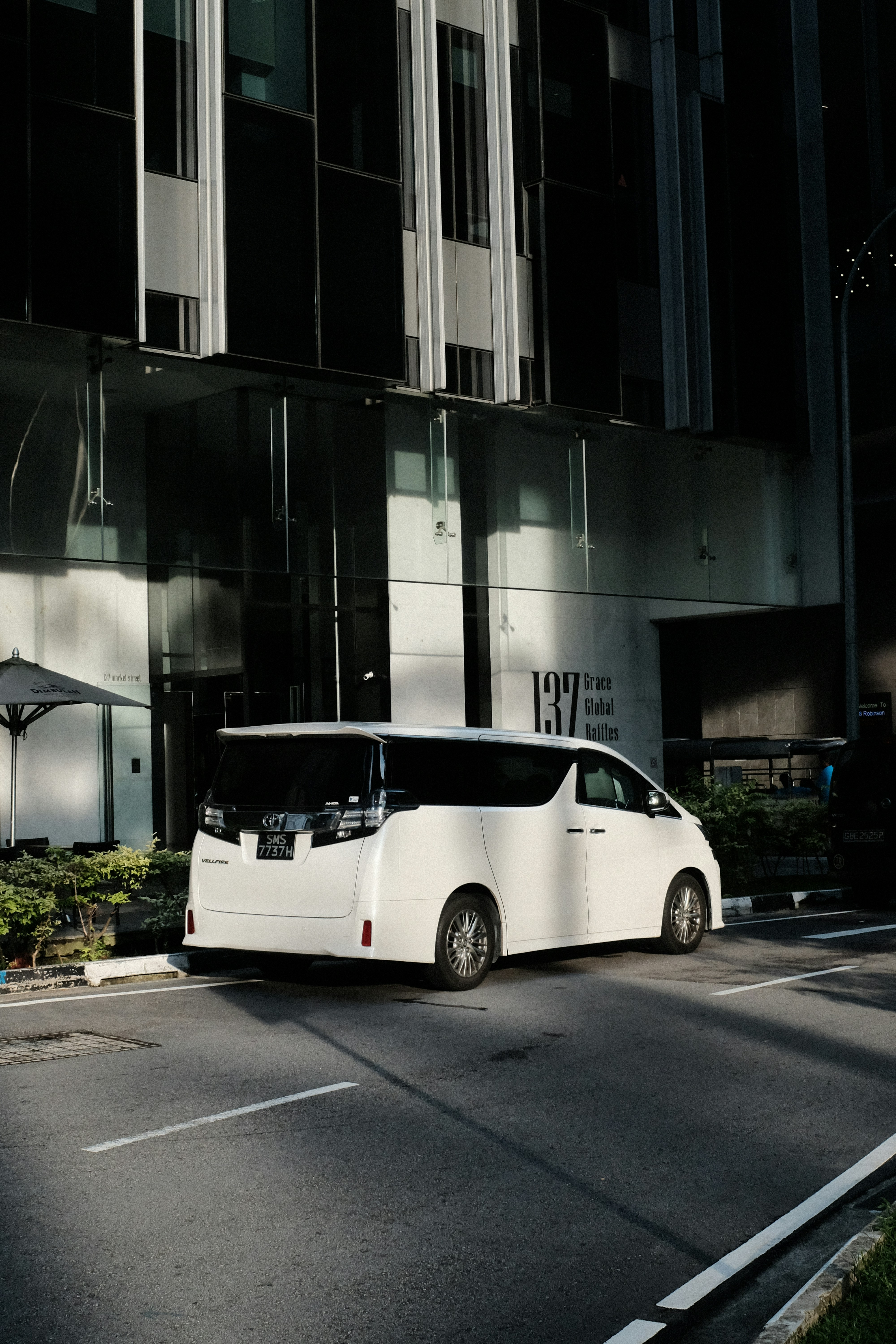 modern white passenger van, wallpaper, Ford Minivan Parts 2026: The Complete Maintenance & Sourcing Guide 6