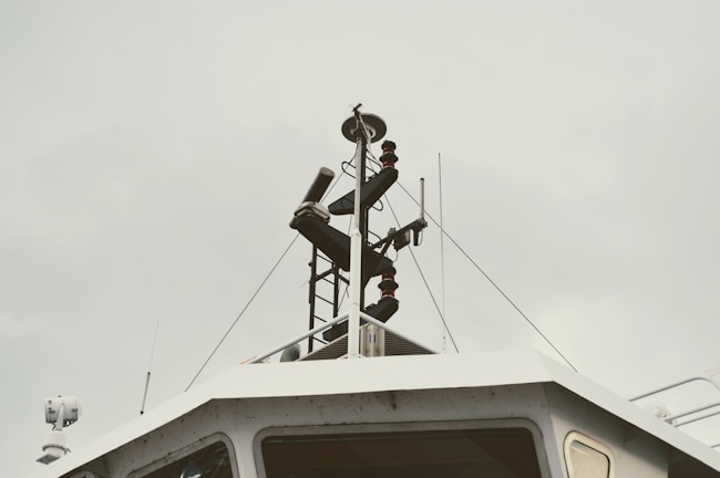 An overview of a boat's sonar and radar systems in action.