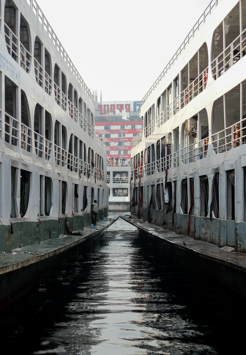 a narrow waterway between two buildings in a city