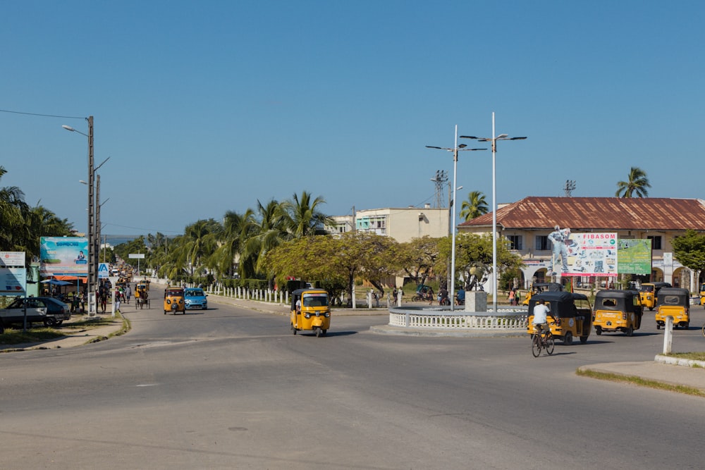 a city street filled with lots of traffic