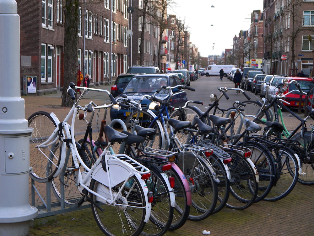 a row of bicycles parked next to each other on a sidewalk