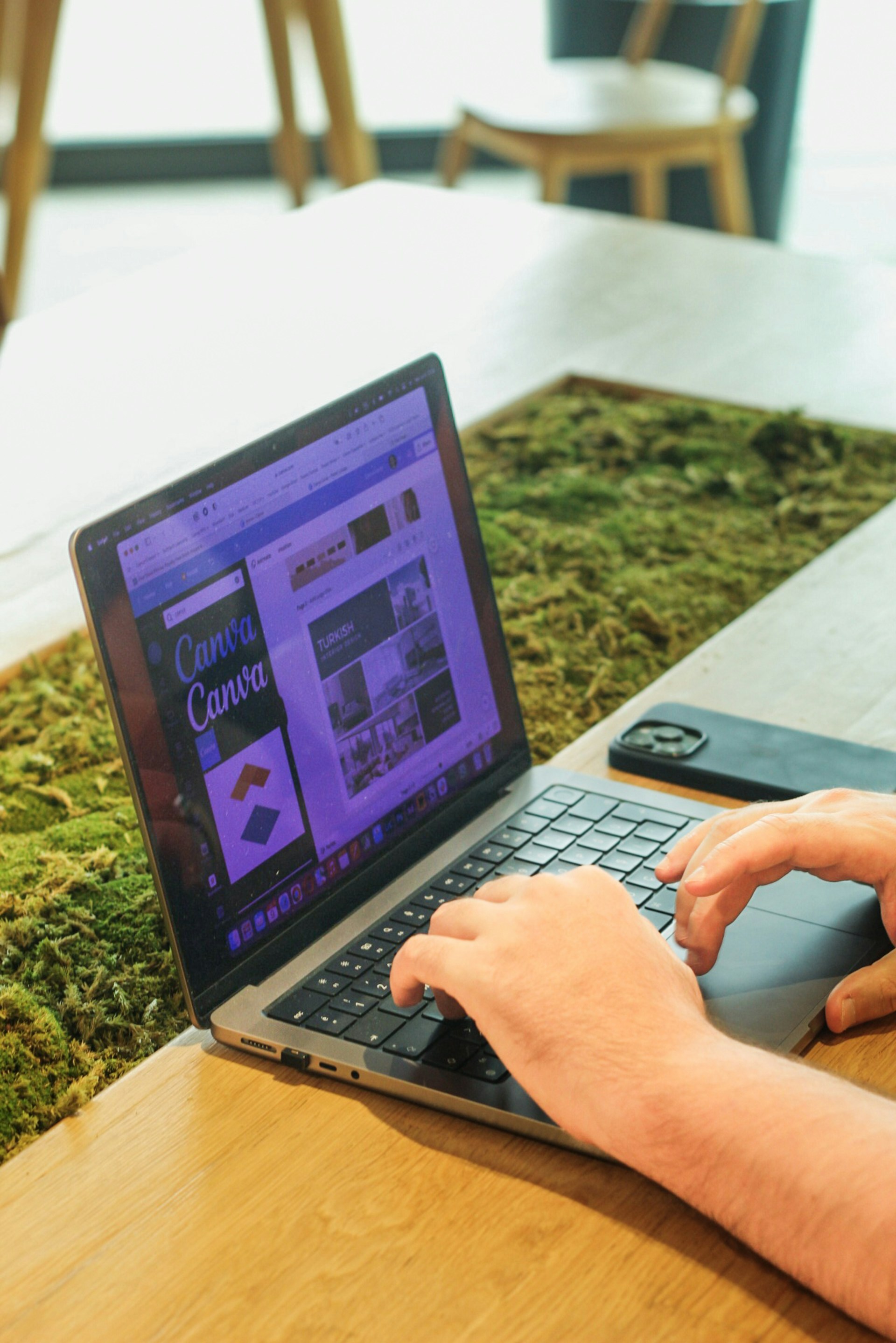 gray computer monitor