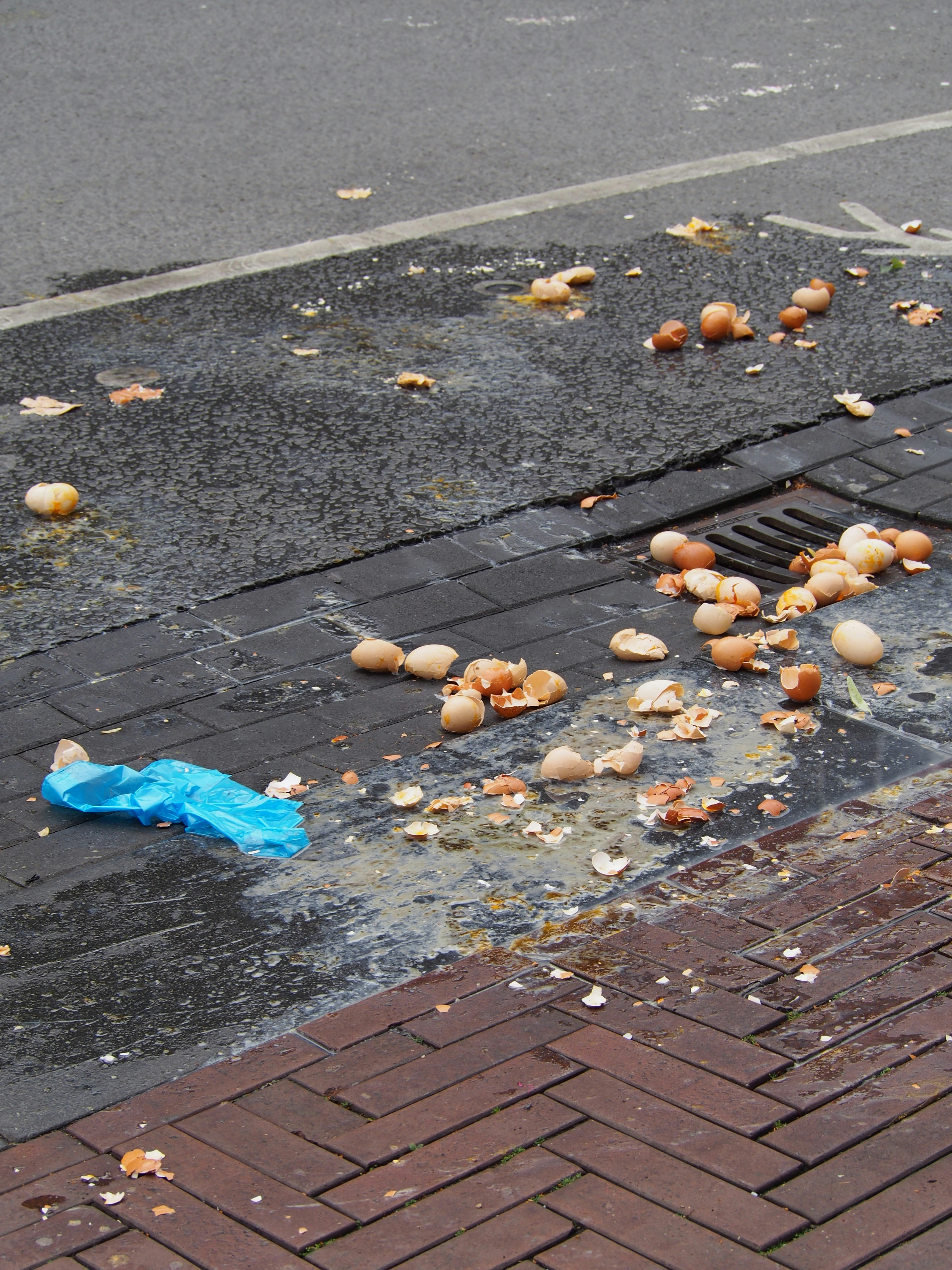A blue plastic bag sitting on the side of a road photo – Free Food ...