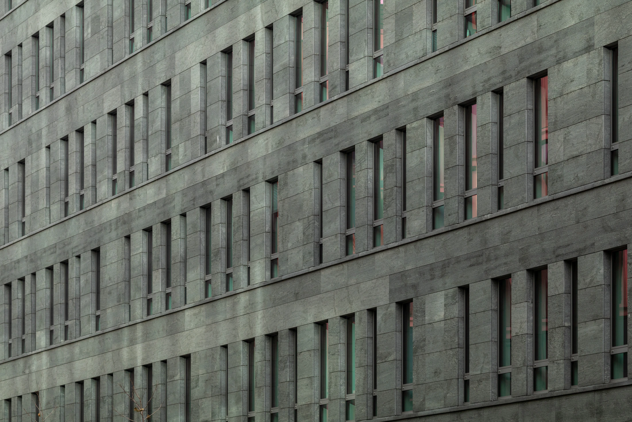 DST vs. Real Estate Crowdfunding: Which Fits a 1031 Investor?