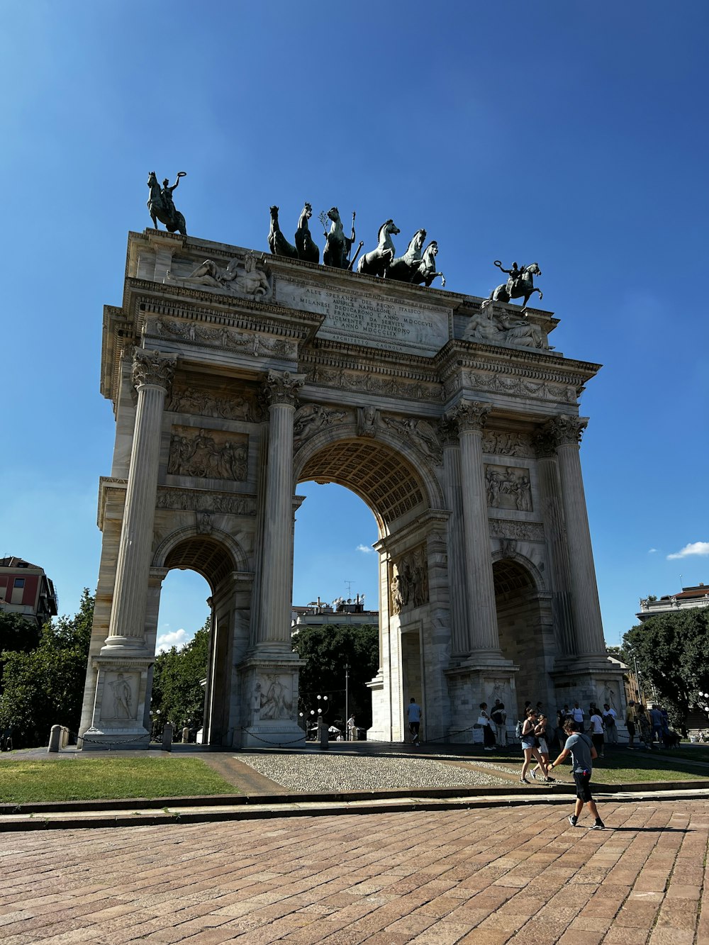 a large arch with statues on top of it