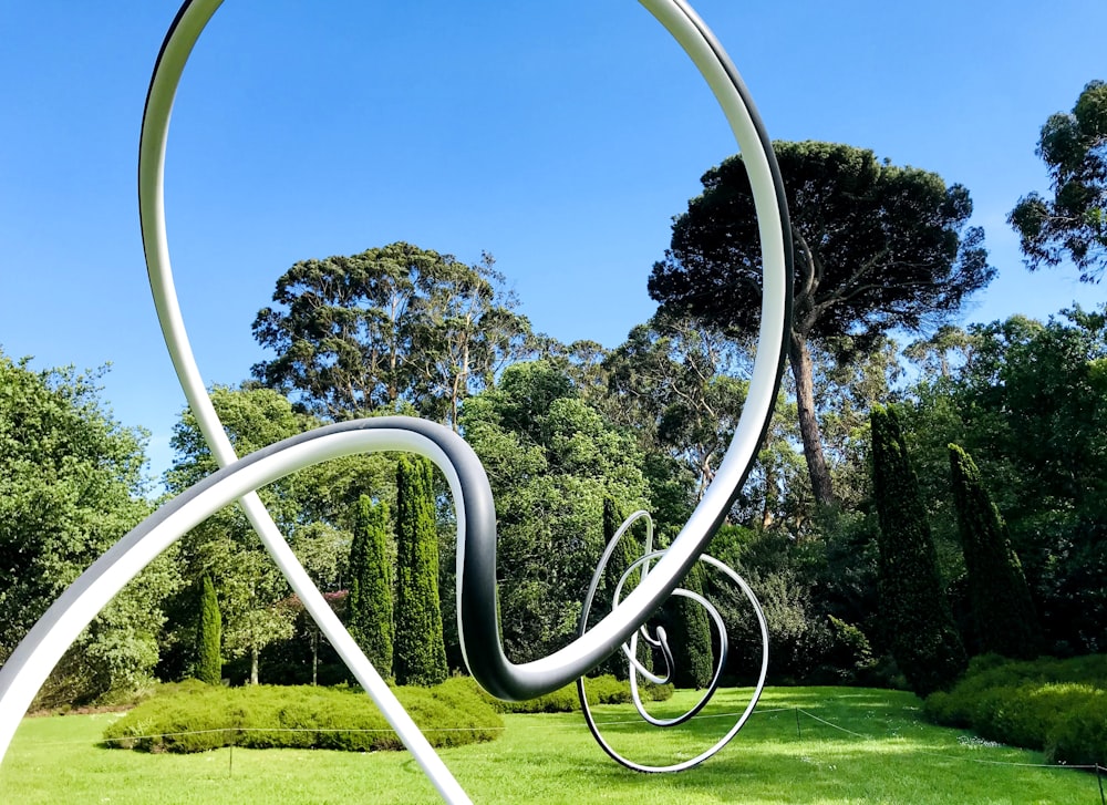 a sculpture in the middle of a grassy area