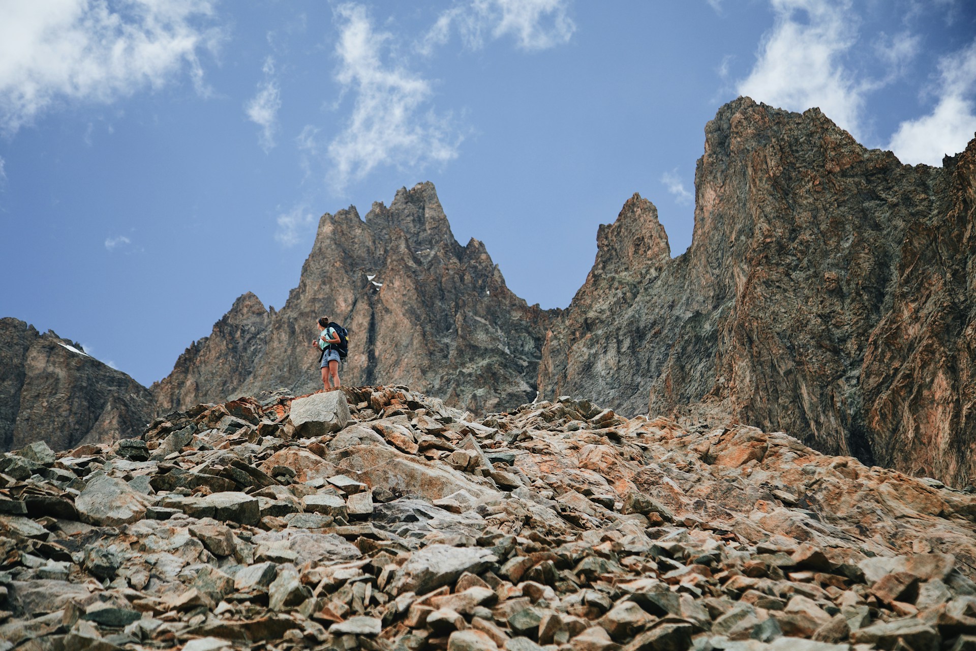 gray computer monitor