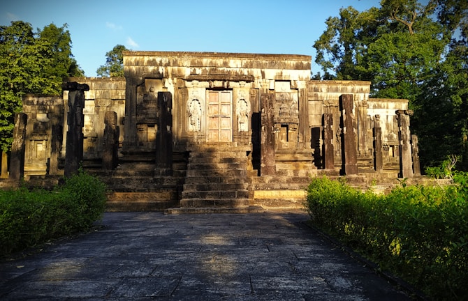 Ancient stone ruins of Hampi bathed in golden sunlight, inviting exploration.