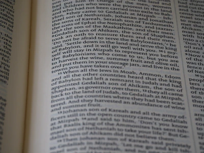 Close-up of a book page with English and Portuguese text side by side, highlighting shadowing technique.