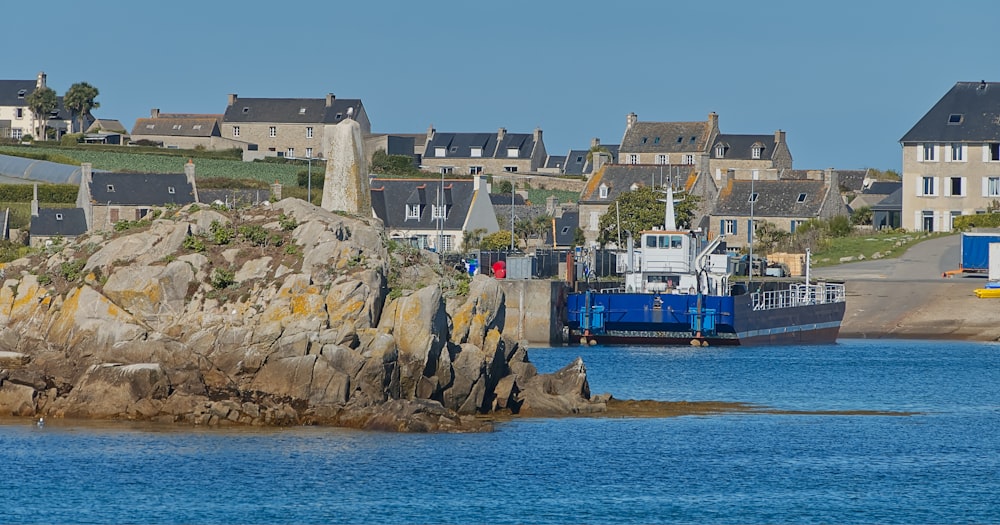 a boat is docked in the water next to some houses