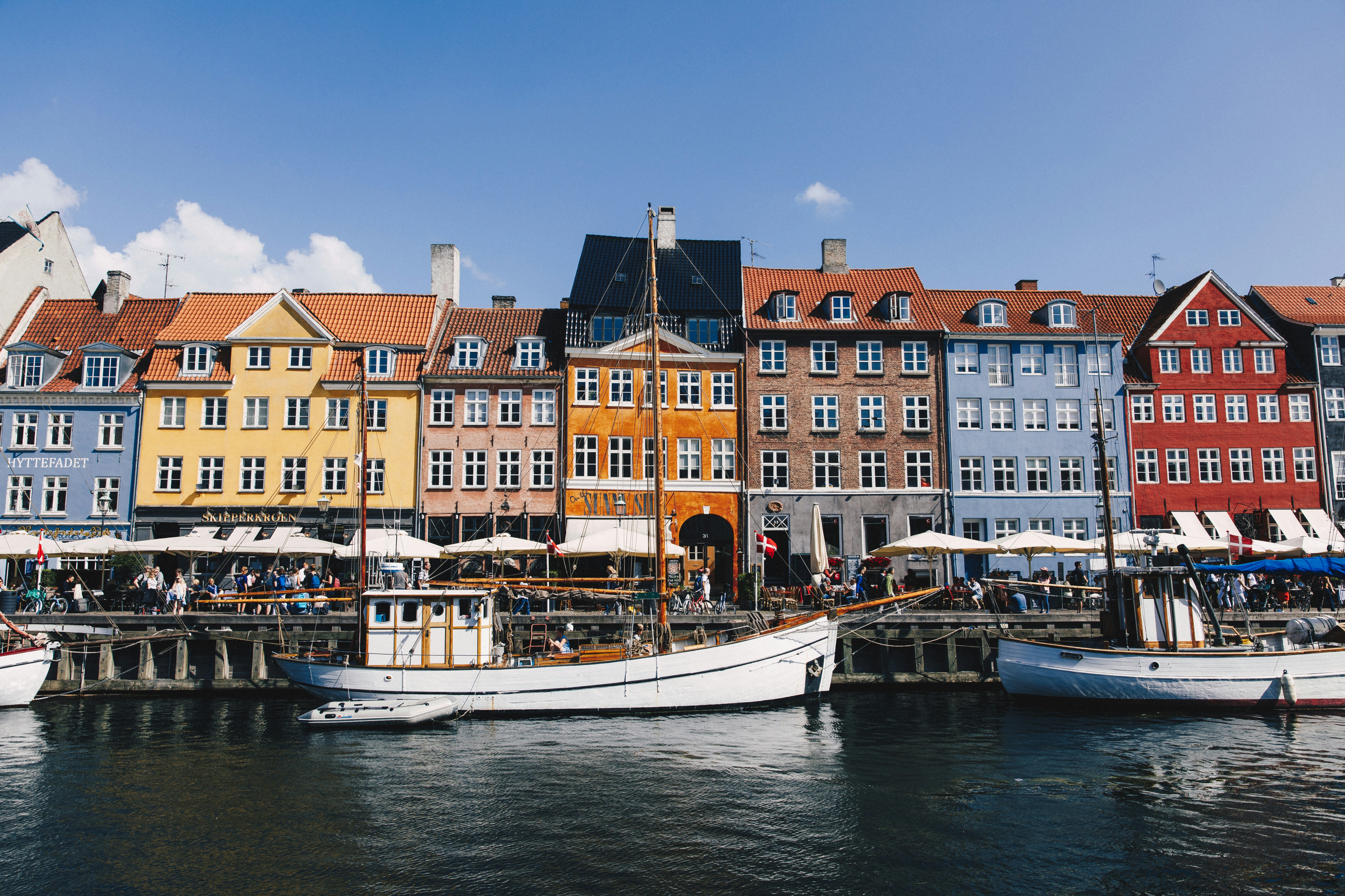 a group of boats docked in front of a row of buildings - Copenhague