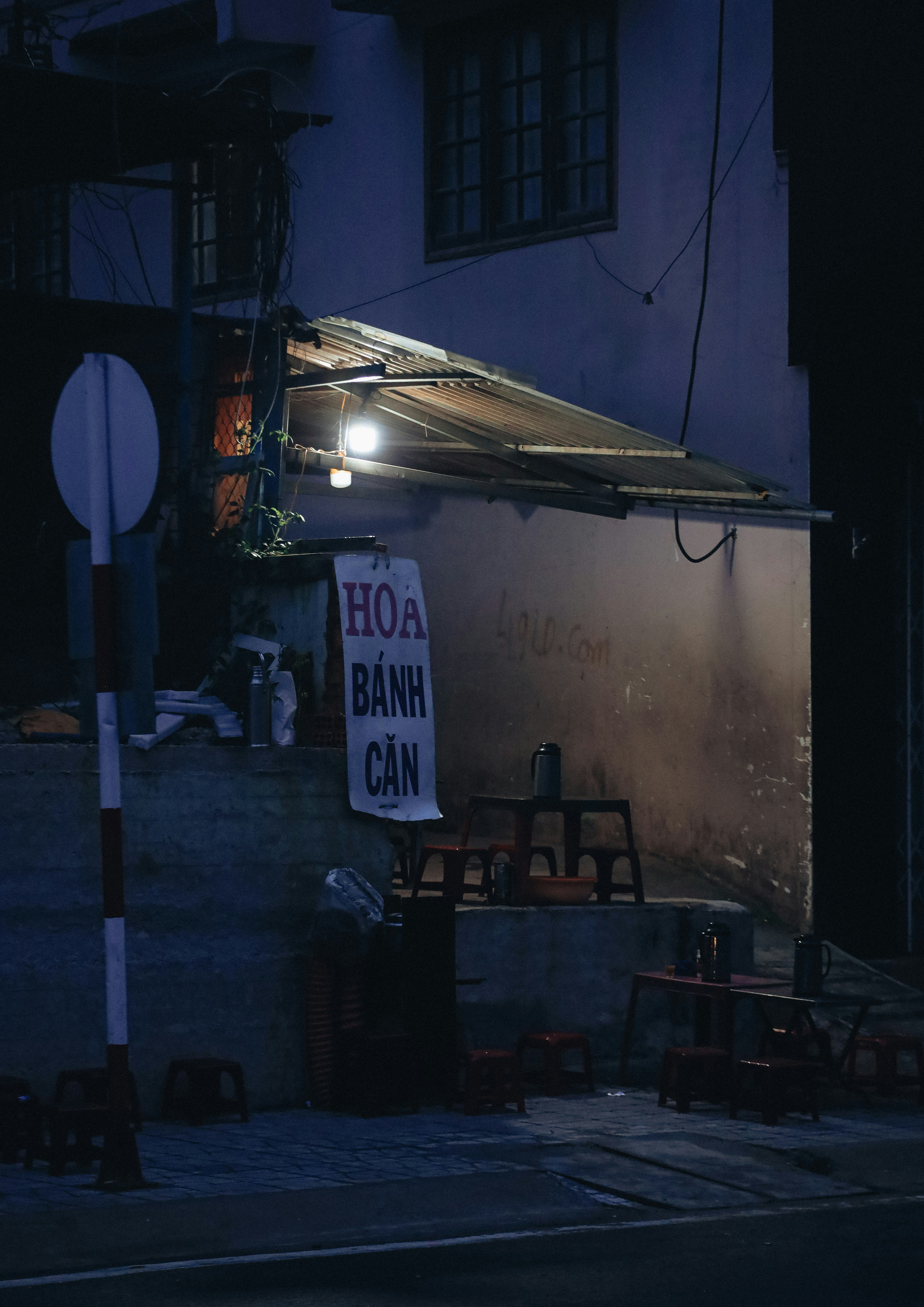 Cultural Nightlife: Traditional Shows and Performances