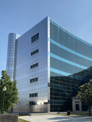 a large building with a lot of windows on it