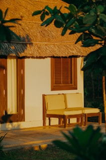 An outdoor wooden overkapping (canopy) blending seamlessly with a garden setting.