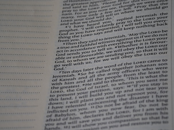 A native English speaker assisting a beginner student with pronunciation during a reading session.