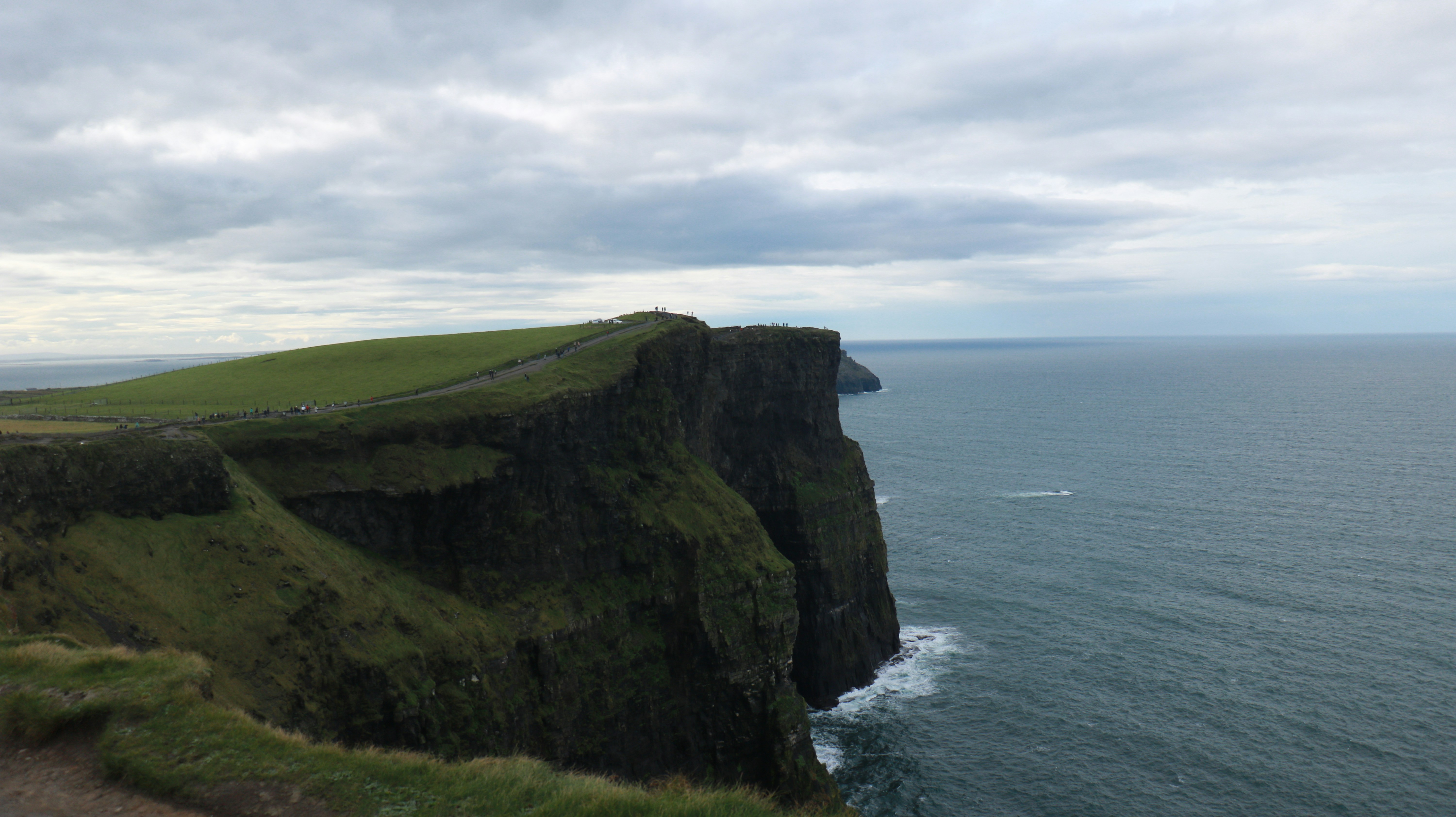 Stay online in the Ireland with a prepaid eSIM from eSIMlii. Instant activation, no roaming charges, and reliable coverage.