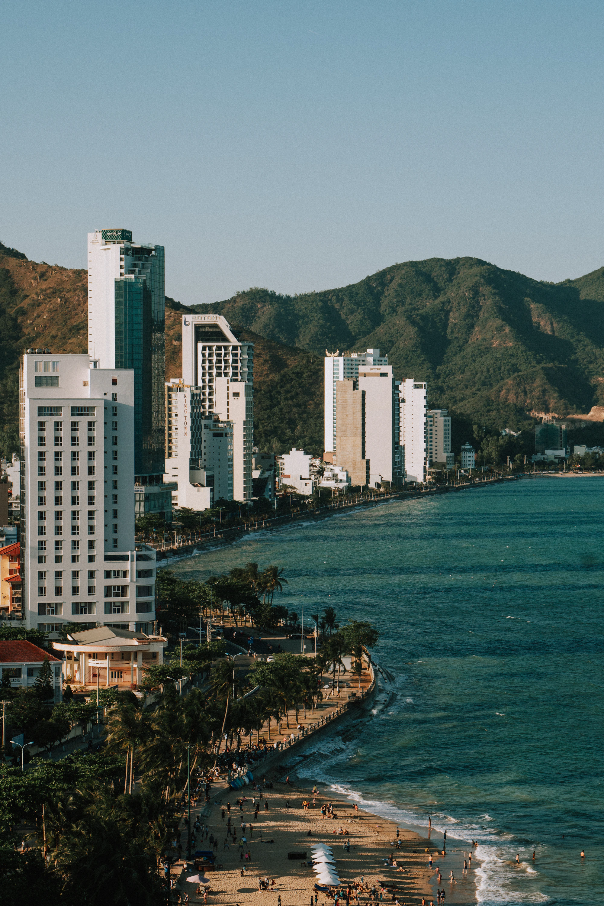Ocean Front Nha Trang check lịch