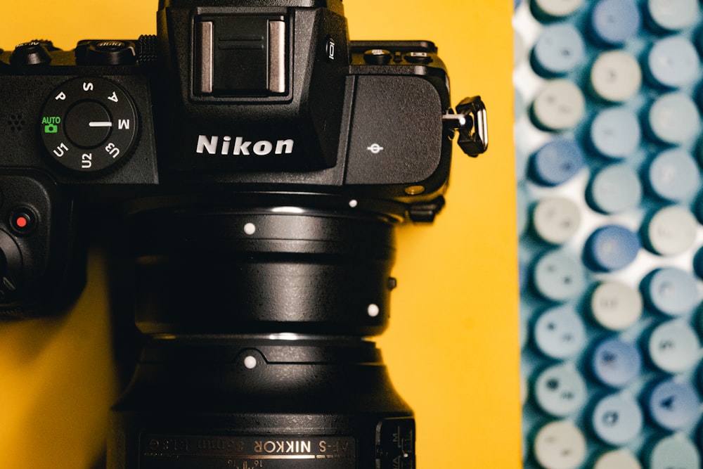 a camera sitting on top of a yellow wall