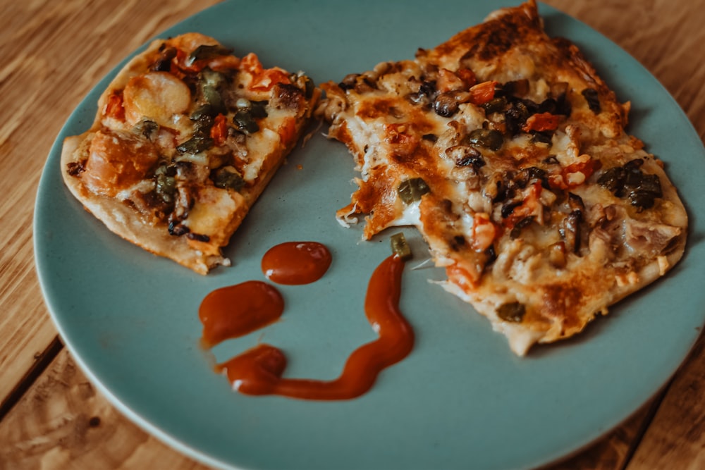 a blue plate topped with two pieces of pizza