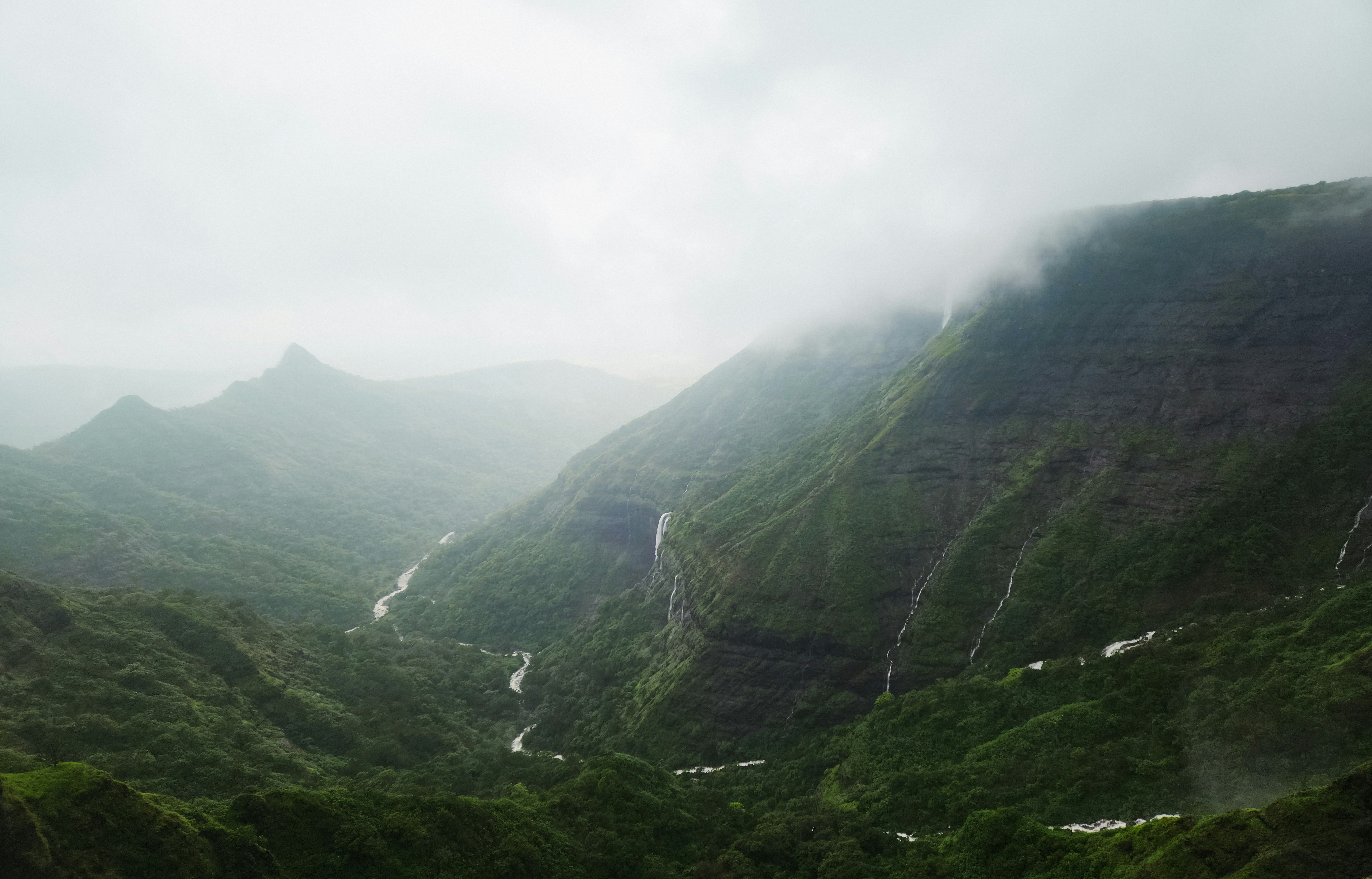 Image credit: 
Piyanshu Sharma via unsplash
Bhandardara watterfalls in Maharashtra, popular places to visit