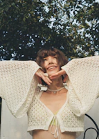 Natural outdoor setting with a model wearing raíz nativa macramé jewelry, blending with the environment.