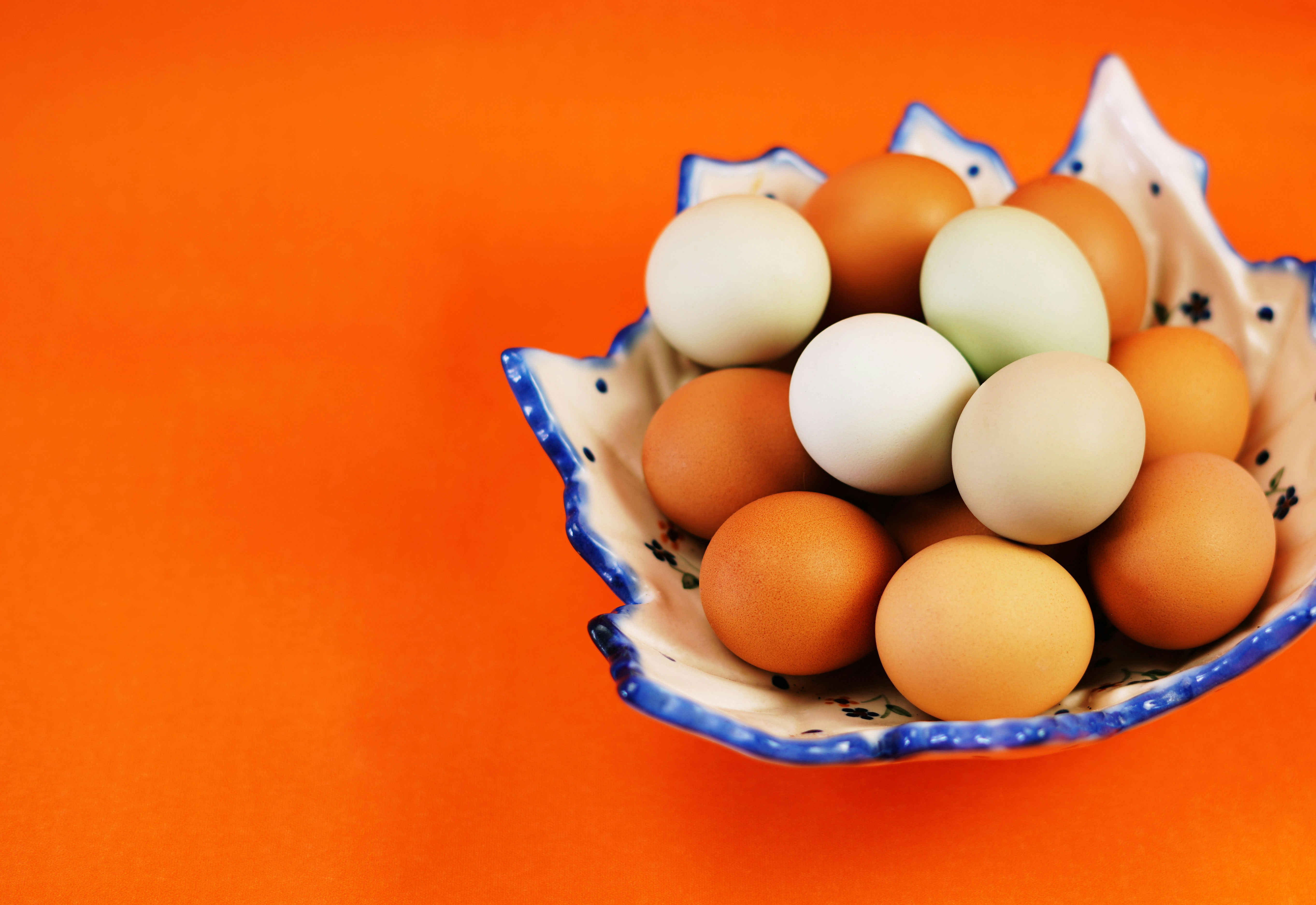 Stunningly delicious street food, magnificent banquets, quiet family dinners: each is beautiful in it's own right. Unsplash captures that beauty, and lets you choose from a curated selection of the finest food images on the web (and always free).