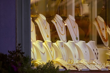 Aury inc provides fine jewelry to many USA business 