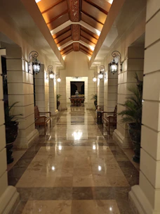 Luxurious marble and porcelain wall panels installed in a high-end villa hallway.